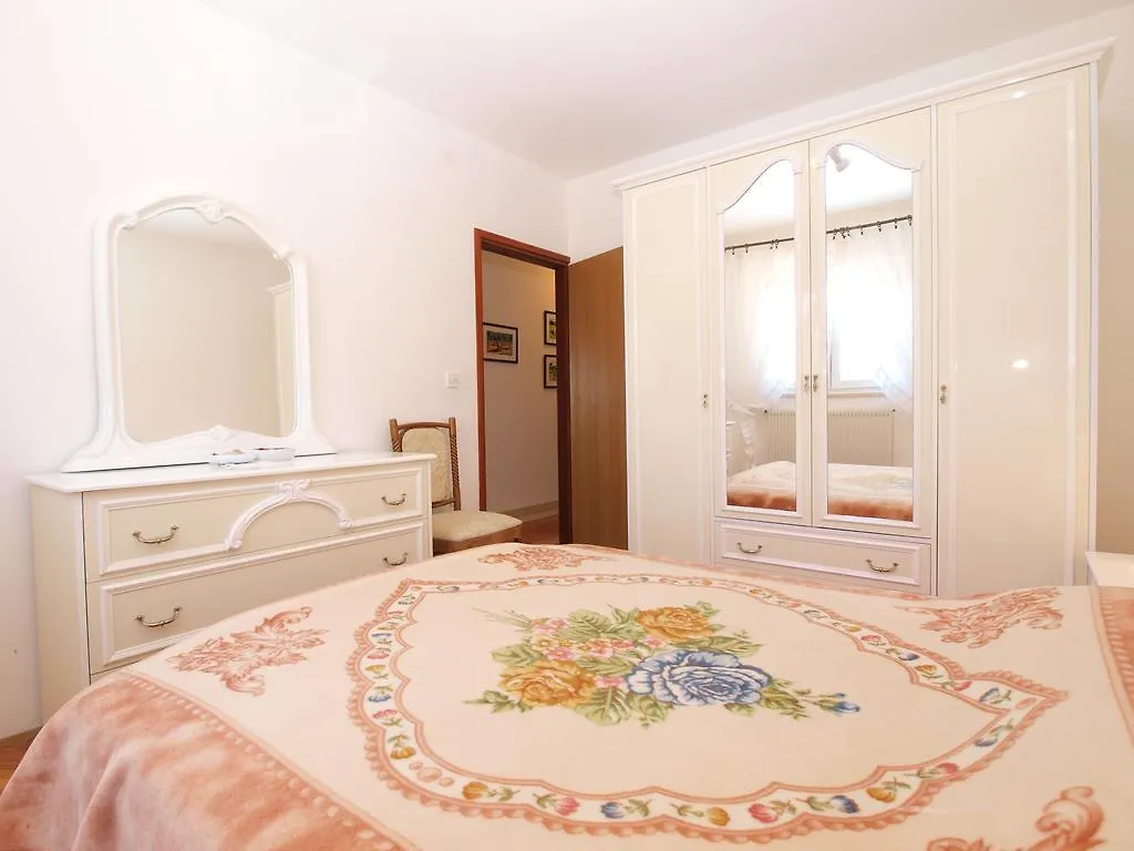 Apartment Luisa 1437 Peruški 克罗地亚